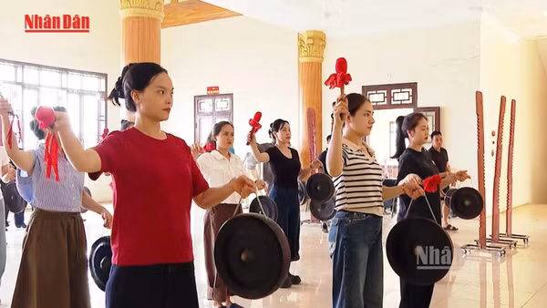 [Video] Tích cực luyện tập chuẩn bị khai mạc Lễ hội Đền Hùng 2026