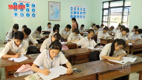 [Video] Mưa giông xuất hiện nhiều nơi trong ngày thi tốt nghiệp THPT 2026