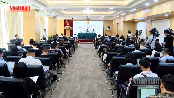 [Video] Bộ Công Thương: Chưa áp dụng giá điện sinh hoạt theo giờ với hộ gia đình