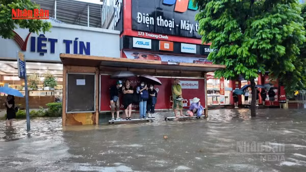 [Video] Hà Nội dự báo có 220 điểm úng ngập nếu mưa to nhiều giờ