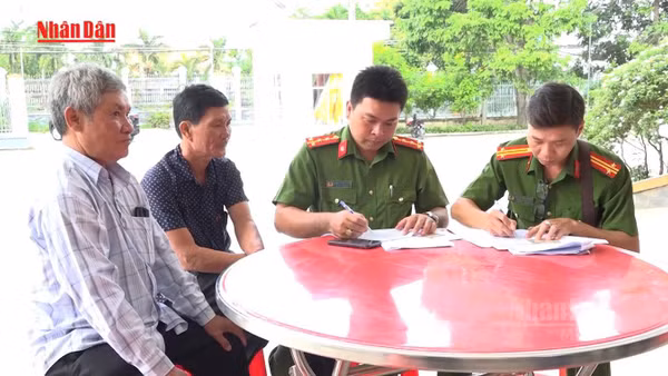 [Video] Ưu tiên lấy mẫu sinh phẩm ADN thân nhân liệt sĩ Huỳnh Văn Quên 