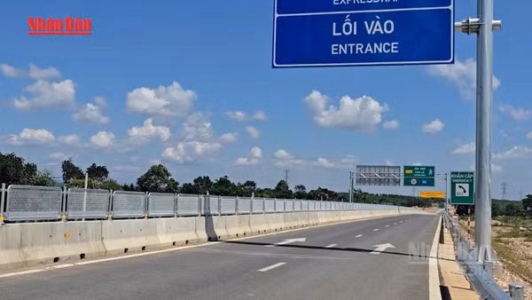 [Video] Tạm thời cấm một số đoạn cao tốc Vũng Áng-Cam Lộ