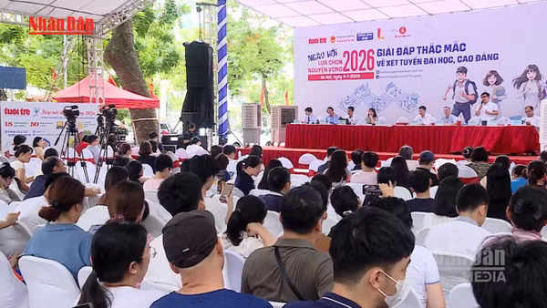 [Video] Thêm nhiều đại học tiếp tục công bố điểm sàn