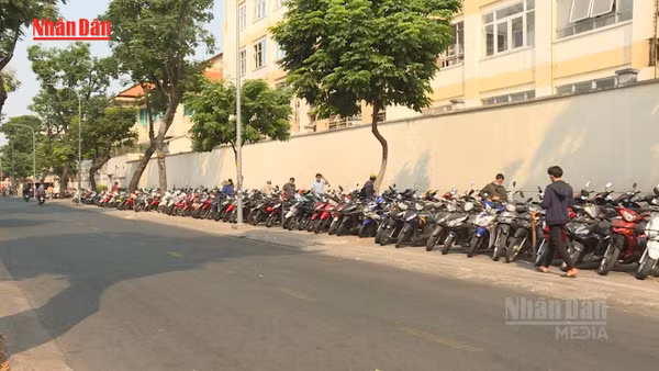 [Video] TP Hồ Chí Minh triển khai thí điểm phần mềm cấp phép, thu phí sử dụng vỉa hè