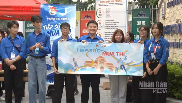 [Video] Áo xanh tiếp sức sĩ tử