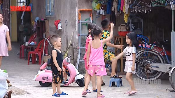 [Video] Áp lực tiền lương khiến lao động ngại kết hôn, hoãn sinh con