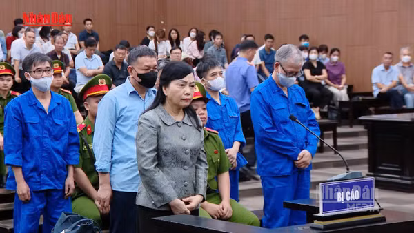 [Video] Cựu Bộ trưởng Y tế bị đề nghị từ 5-6 năm tù