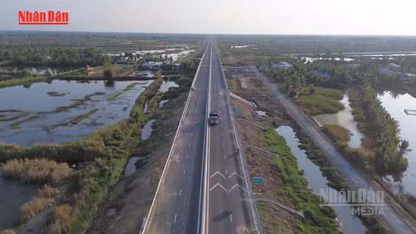 [Video] Giá xăng dầu biến động khiến chi phí bảo trì đường bộ dự kiến đội gần 1.000 tỷ đồng