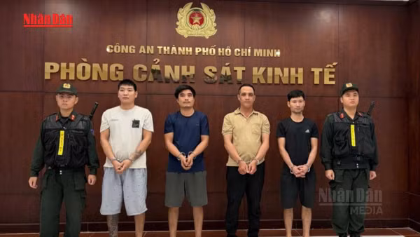 [Video] Khởi tố 4 bị can sản xuất hơn 1.000 tấn giá đỗ ngâm hóa chất cấm