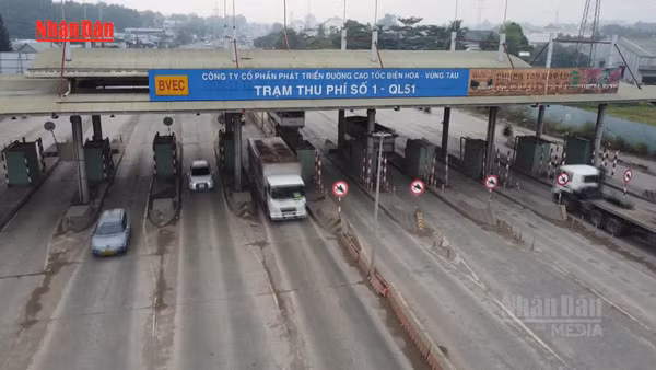 Video] Thống nhất tháo dỡ 2 trạm thu phí bỏ hoang trên Quốc lộ 51