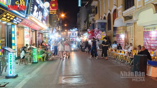 [Video] Hà Nội dự kiến cho thuê vỉa hè 45.000 đồng/m2 mỗi tháng để kinh doanh 