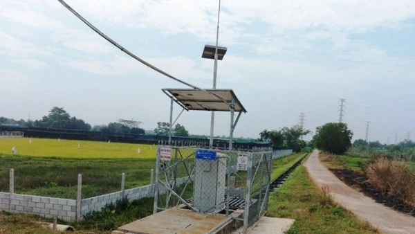 Thiết bị đo nước tự động trên kênh nội đồng giúp cấp nước chính xác cho cây trồng, đồng thời giảm gánh nặng lao động cho công nhân thủy nông.