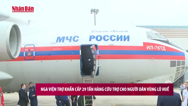 [Video] Nga viện trợ khẩn cấp 29 tấn hàng cứu trợ cho người dân vùng lũ Huế