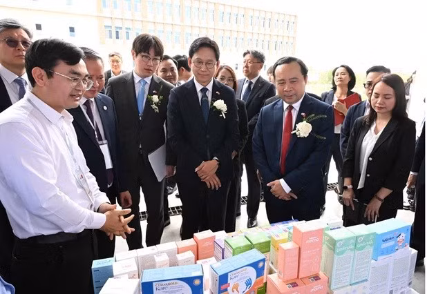 Khu trưng bày doanh nghiệp và cơ sở nghiên cứu tại VKIST trong khuôn khổ Diễn đàn Khoa học, Công nghệ và Đổi mới sáng tạo Việt Nam-Hàn Quốc.