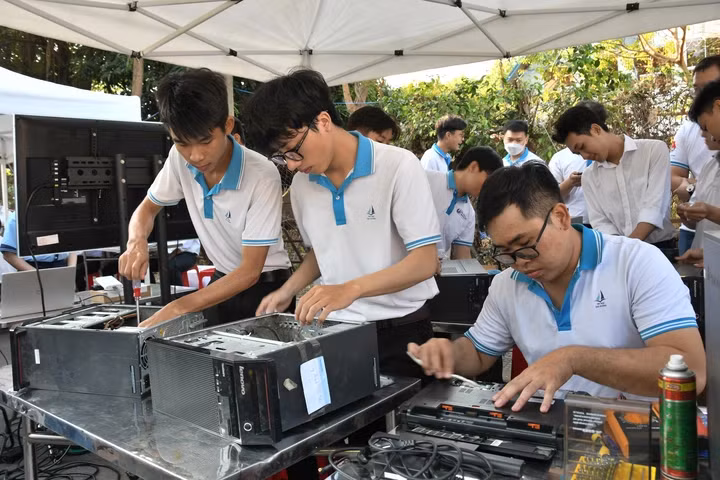 Để thực hiện Nghị quyết 57-NQ/TW, các chuyên gia cho rằng việc thu hút, trọng dụng trí thức trẻ cần được xác định là nhiệm vụ chiến lược lâu dài.