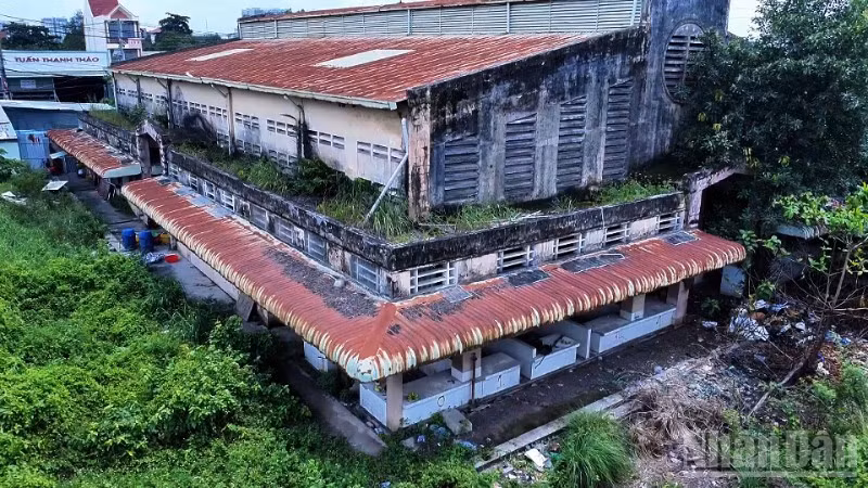 Chợ Phú Hữu bị bỏ hoang.