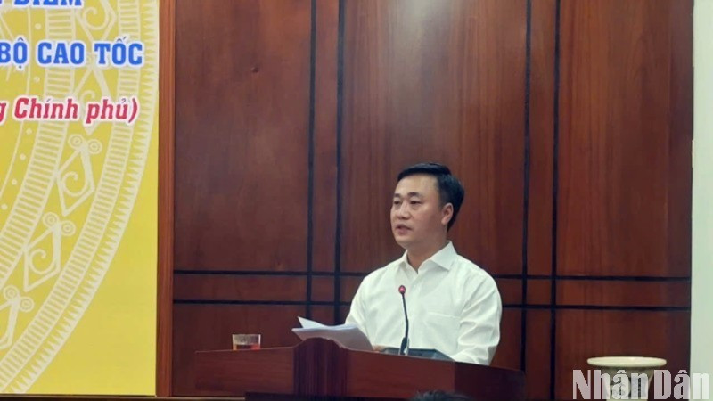 Thứ trưởng Xây dựng Nguyễn Việt Hùng báo cáo công tác kiểm tra tại buổi làm việc. z6680545785089-70c1ec31c9abb217e5bea92555c086fa-5686.jpg