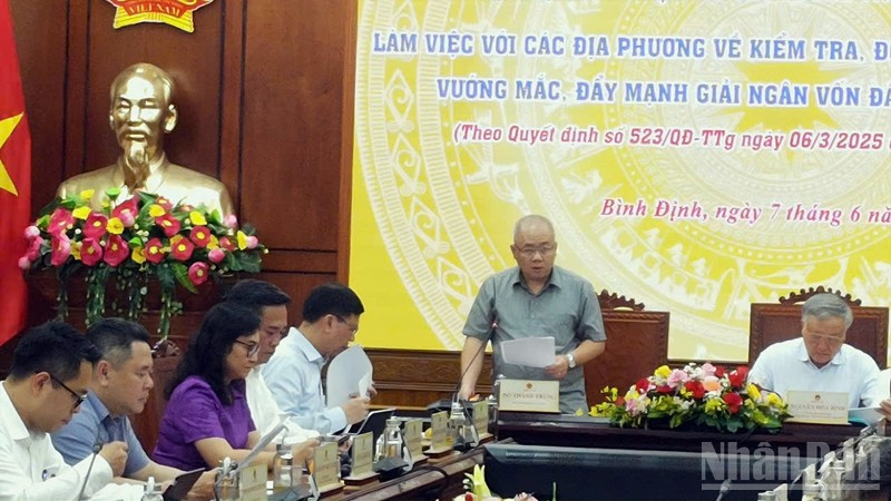 Thứ trưởng Bộ Tài chính Đỗ Thành Trung báo cáo tại buổi làm việc. ndo_br_z6681564078777-011646f021873ca05102481be1fe1434.jpg