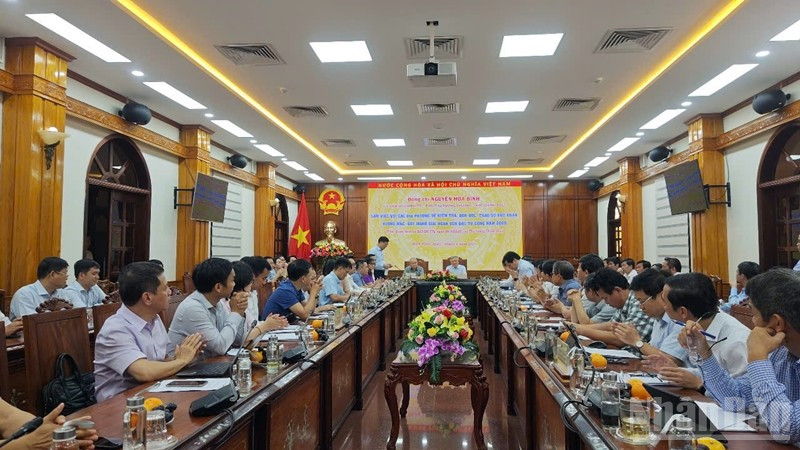 Toàn cảnh buổi làm việc.