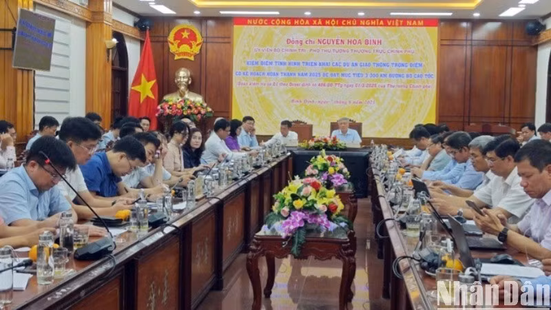 Quang cảnh buổi làm việc.