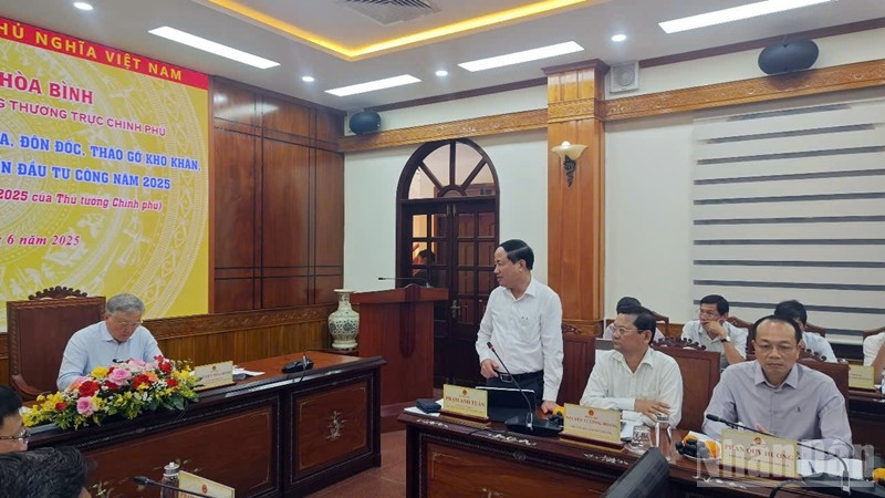 Chủ tịch Ủy ban nhân dân tỉnh Bình Định Phạm Anh Tuấn báo cáo những khó khăn, vướng mắc liên quan giải ngân đầu tư công của tỉnh. ndo_br_z6681568036631-df10a951f45a2801e1bf0fb46882ae94.jpg