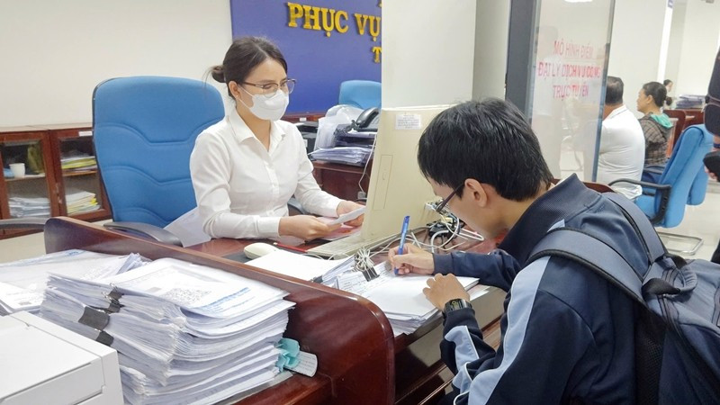 Bộ máy cơ sở được tổ chức lại linh hoạt hơn, hiệu quả hơn, gắn bó chặt chẽ hơn với nhân dân. z6764248518551-a27fea82e712928d204a9ea3f6228e02.jpg