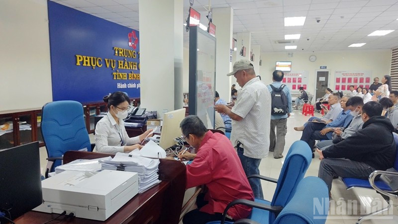 Hướng đến nền hành chính hiệu quả, lấy người dân làm trung tâm. ndo_br_z6723567045981-75ed2a8316b0aa8bd807d2ebd66e00ef.jpg