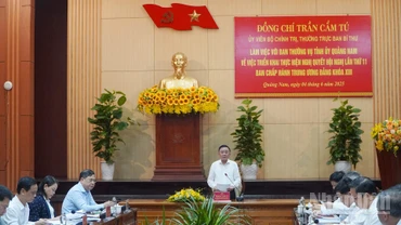 Đồng chí Trần Cẩm Tú, Ủy viên Bộ Chính trị, Thường trực Ban Bí thư, phát biểu tại buổi làm việc.