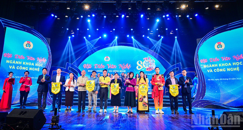 Tiết mục đơn ca của Công đoàn Báo Nhân Dân nhận giải ba tại Hội diễn Văn nghệ Công đoàn ngành Khoa học và Công nghệ Việt Nam.