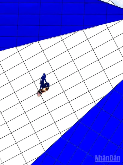 Tác phẩm: Công việc trên cao. (Tác giả: Lê Đức Thành)