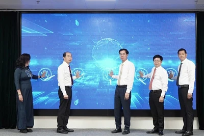 Các đại biểu thực hiện nghi thức phát động cuộc thi. (Ảnh VSS)