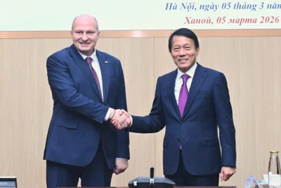 Đại tướng Lương Tam Quang, Ủy viên Bộ Chính trị, Bộ trưởng Công an và Bộ trưởng Tình trạng khẩn cấp Liên bang Nga Aleksandr Kurenkov. (Ảnh Bộ Công an)