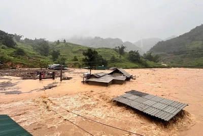 Thôn Mảnh Tầu, xã Bản Mù, huyện Trạm Tấu, tỉnh Yên Bái bị chìm trong nước lũ do ảnh hưởng của bão số 3 (Yagi) tháng 9/2024. (Ảnh: THANH SƠN)