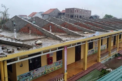 Trường học xã Cổ Đạm, tỉnh Hà Tĩnh bị ảnh hưởng nặng nề của bão số 10. (Ảnh NGÔ TUẤN)