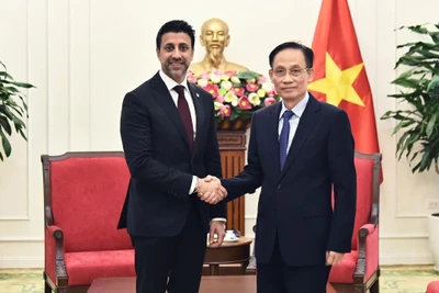 Ủy viên Bộ Chính trị, Bộ trưởng Ngoại giao Lê Hoài Trung chào đón Bộ trưởng Bộ Thương mại Quốc tế Canada Maninder Sidhu, nhân chuyến thăm Việt Nam. (Ảnh: Báo Thế giới và Việt Nam)