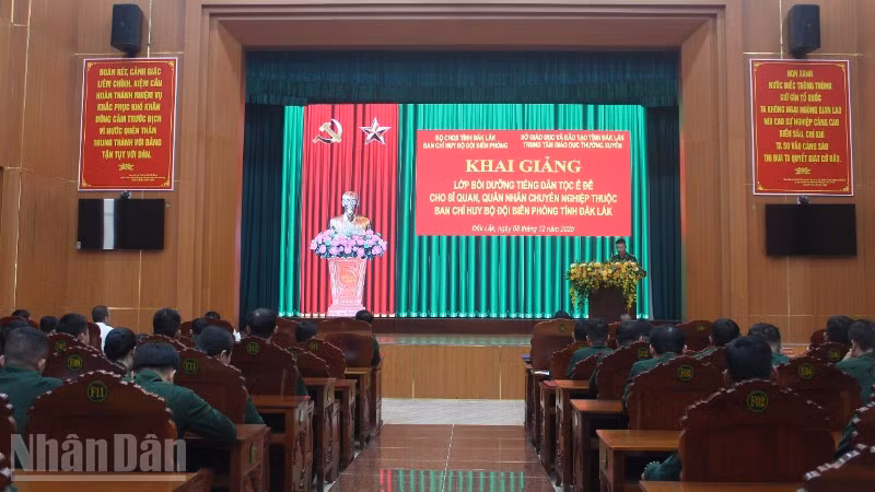 Quang cảnh lễ khai giảng lớp học.