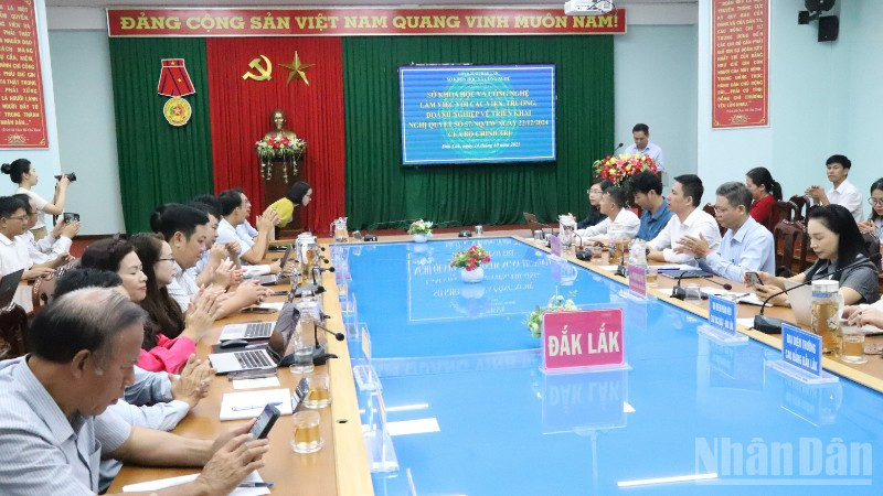 Quang cảnh buổi làm việc.
