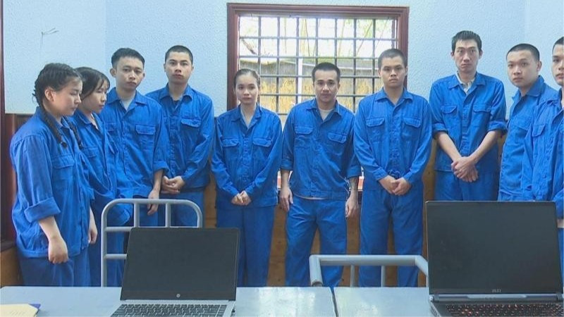 Các đối tượng lừa đảo tại cơ quan Công an. (Ảnh: Cơ quan công an)