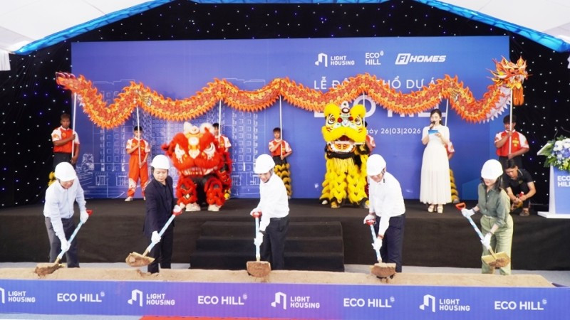 Lãnh đạo Ủy ban nhân dân thành phố Huế cùng các đại biểu thực hiện nghi thức động thổ Dự án nhà ở xã hội Eco Hill tại Bàu Vá.