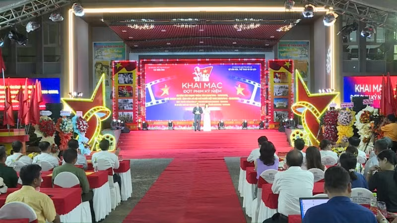 Quang cảnh buổi lễ khai mạc.