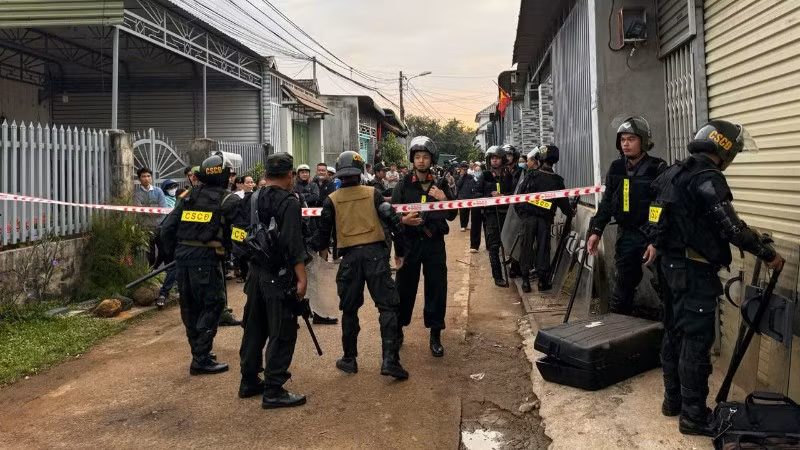 Lực lượng Công an đang phong tỏa hiện trường để điều tra vụ việc. Ảnh: N.G.