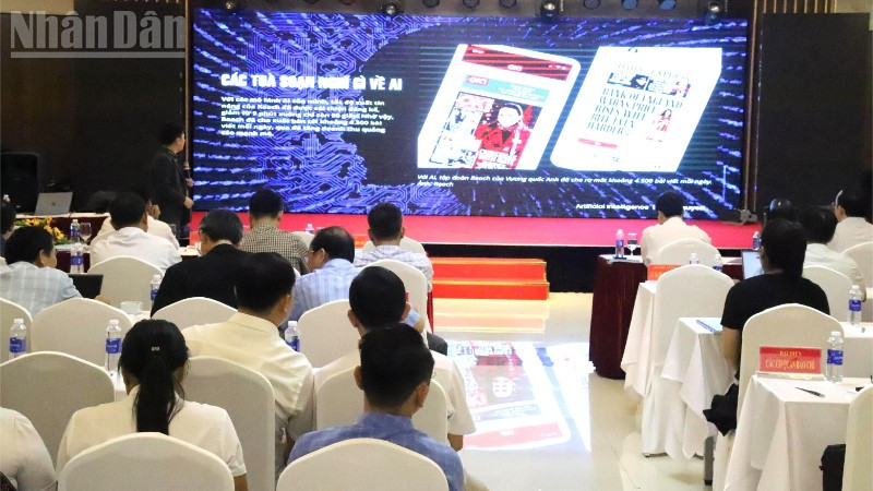 Các học viên tiếp thu kiến thức về ứng dụng trí tuệ nhân tạo (AI) trong công tác tuyên truyền, thông tin đối ngoại.