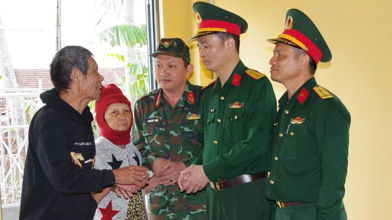 Các đơn vị quân đội kiểm tra trước ngày lễ bàn giao nhà đợt 2.