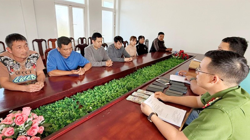 Các đối tượng trong đường dây đánh bạc và tổ chức đánh bạc tại cơ quan Công an.