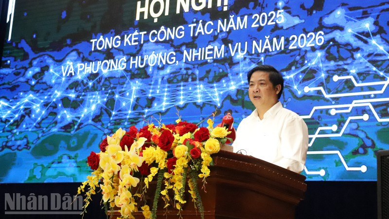 Bí thư Tỉnh ủy, Trưởng Ban Chỉ đạo về phát triển khoa học, công nghệ, đổi mới sáng tạo và chuyển đổi số tỉnh Đắk Lắk Lương Nguyễn Minh Triết phát biểu tại hội nghị.