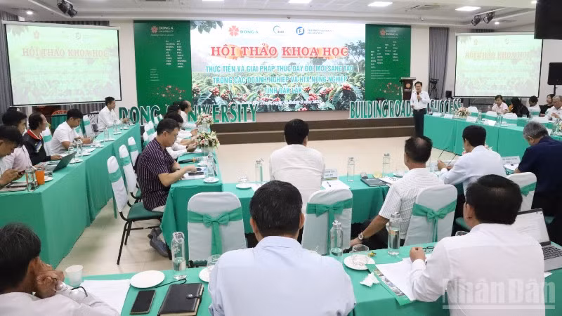 Quanh cảnh hội thảo.