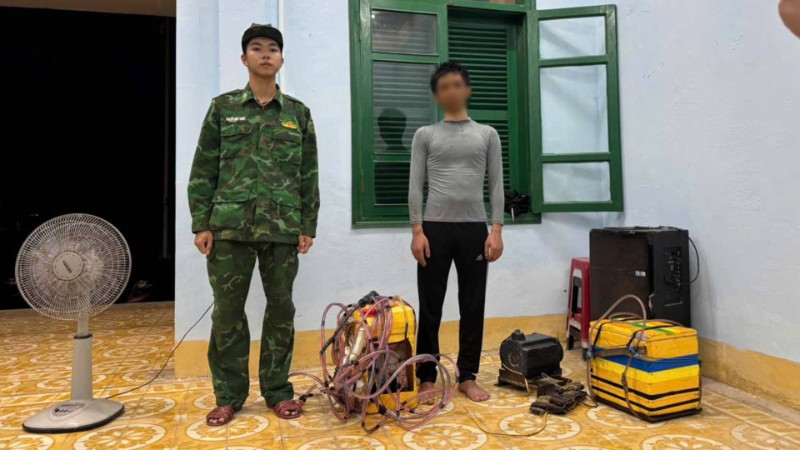 Ông D.Q.T.D cùng tang vật bị thu giữ.
