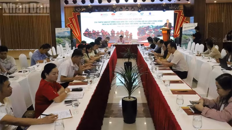 Quang cảnh buổi tọa đàm.