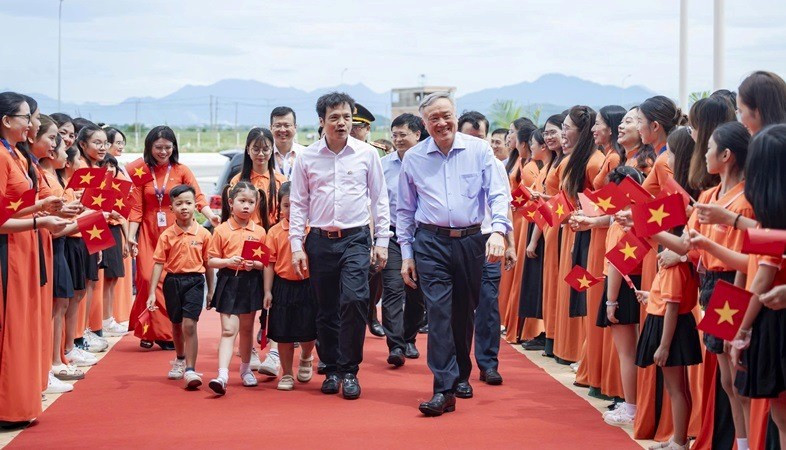 Phó Thủ tướng Thường trực Chính phủ Nguyễn Hòa Bình thăm Tổ hợp Giáo dục FPT tại Huế. (Ảnh: LÊ HOÀNG)