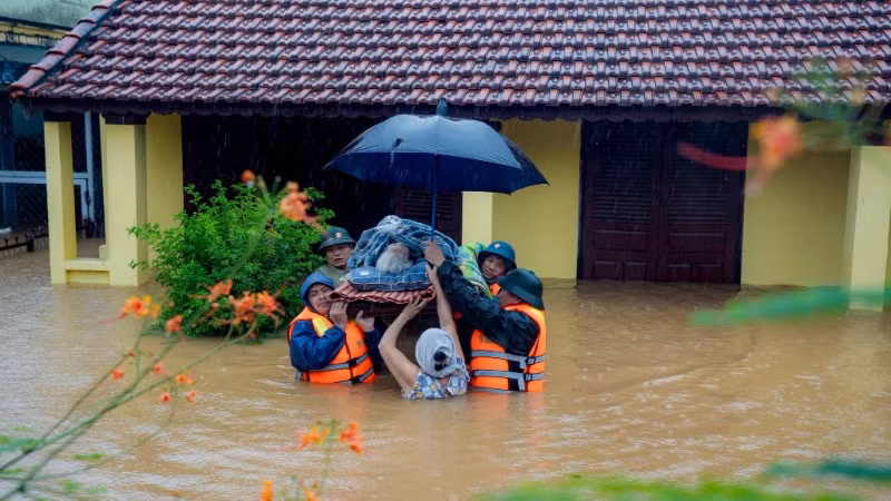 Trong những ngày qua, mưa lũ gây thiệt hại nặng nề cho thành phố Huế. (Ảnh: CTV)